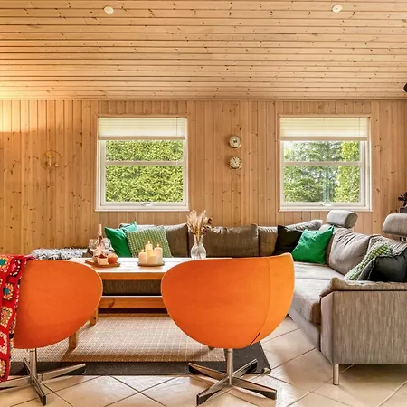 Felina - From The Sea By Interhome * Hals